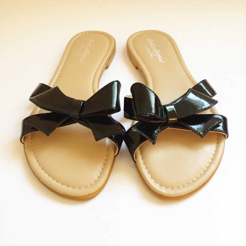 Sotto Sopra Black Patent Leather Bow Sandal Slides